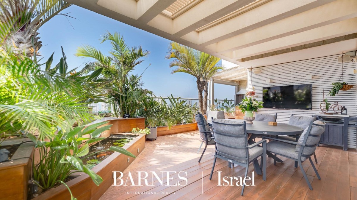 EXCEPTIONAL PENTHOUSE IN NETANYA
