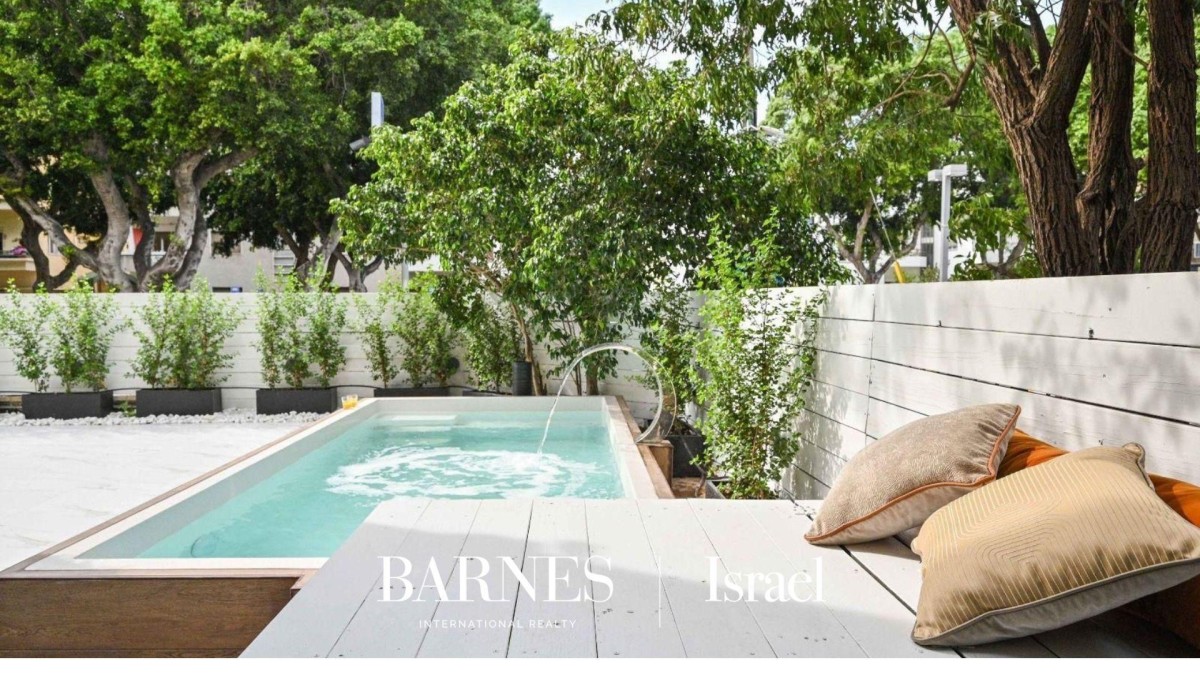 Exceptional Garden Residence with Pool in the Heart of Rothschild Boulevard