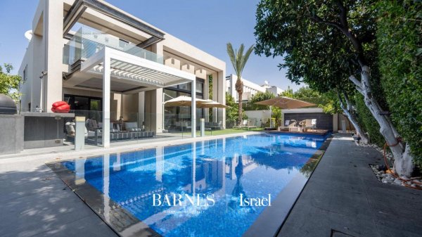 Luxurious Villa in Ra'anana - picture 1