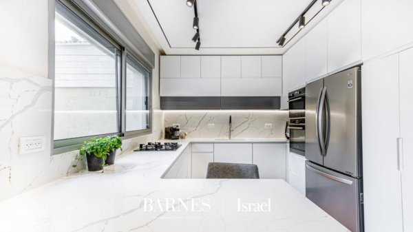 Garden Apartment in Ramat... - picture 2