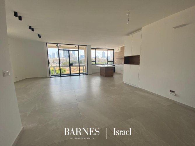 דירת 4 חדרי שינה... - picture 1
