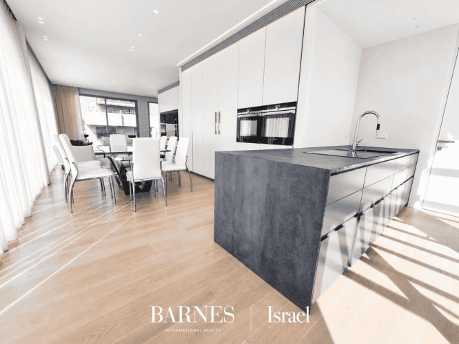 Exclusive Duplex Penthouse on... - picture 2